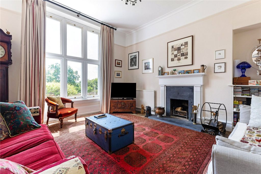 Property photo 2 of 16 Sitting Room