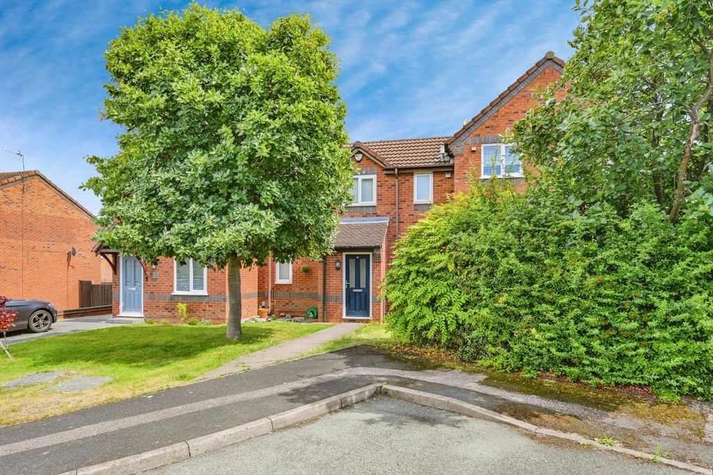 Property photo 1 of 20 18Somersetclose-19.Jpg
