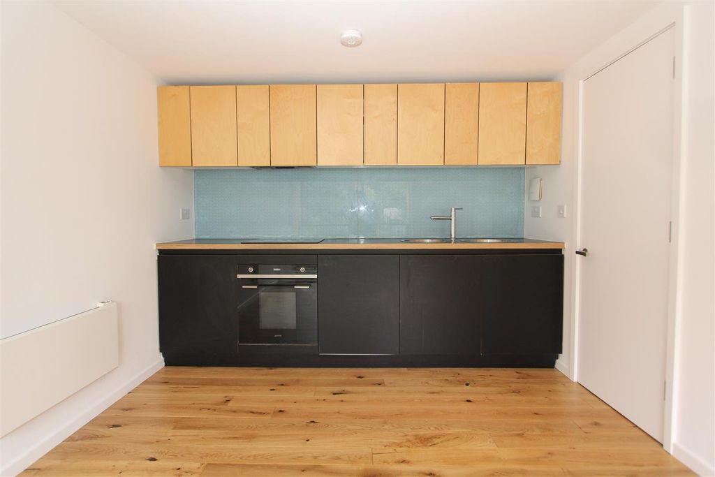 Property photo 2 of 8 Kitchen.Jpg