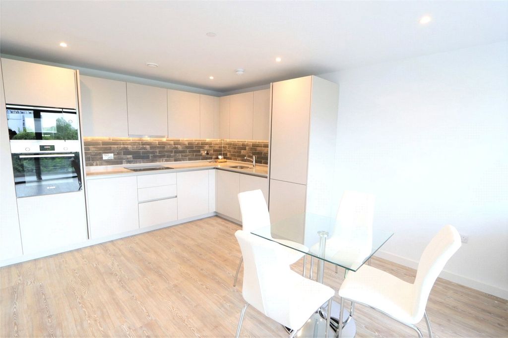 Property photo 3 of 9 Kitchen