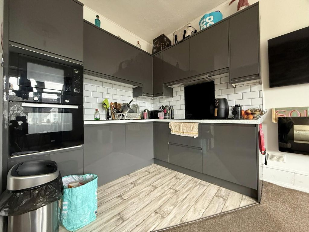 Property photo 3 of 8 Kitchen Woodland .Jpg