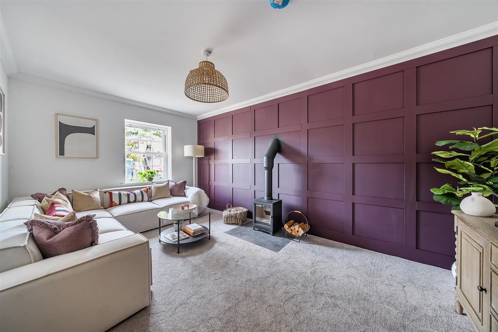 Property photo 3 of 18 Sitting Room