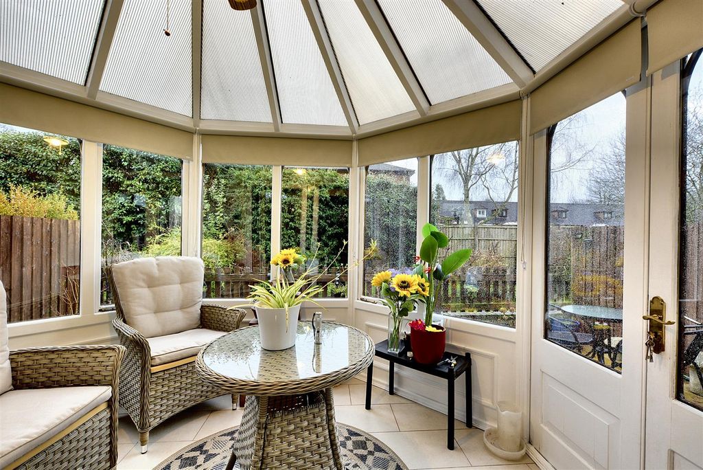 Property photo 3 of 16 Conservatory.Jpg