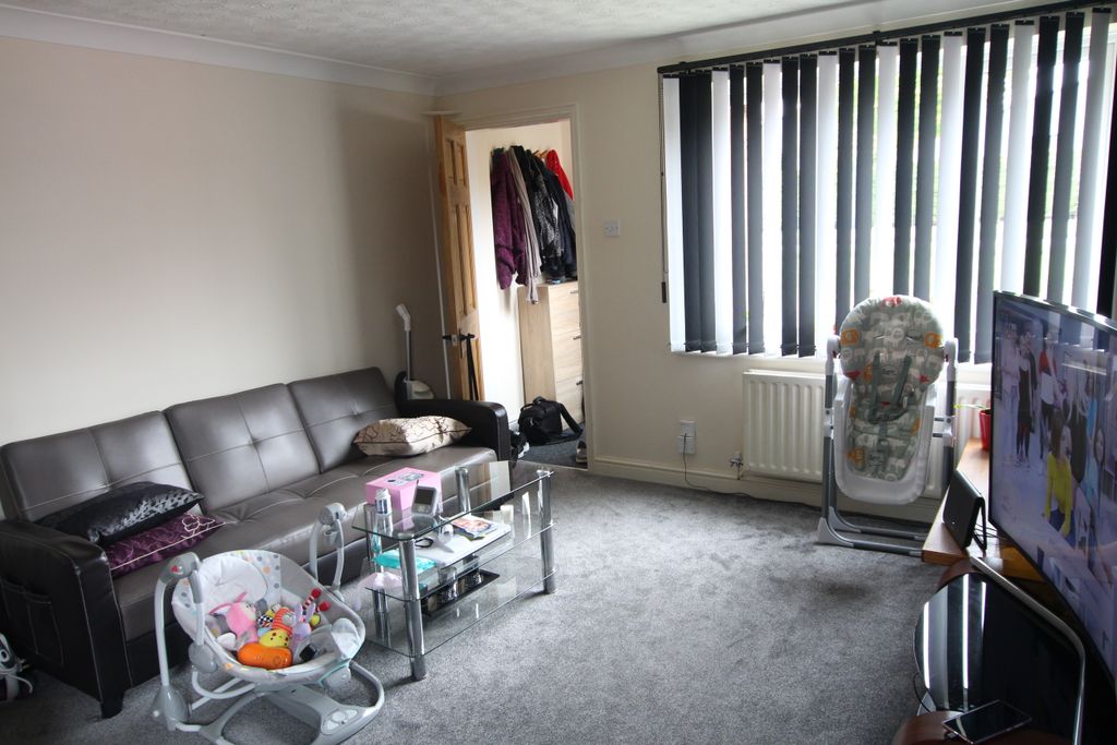 Property photo 3 of 7 Lounge