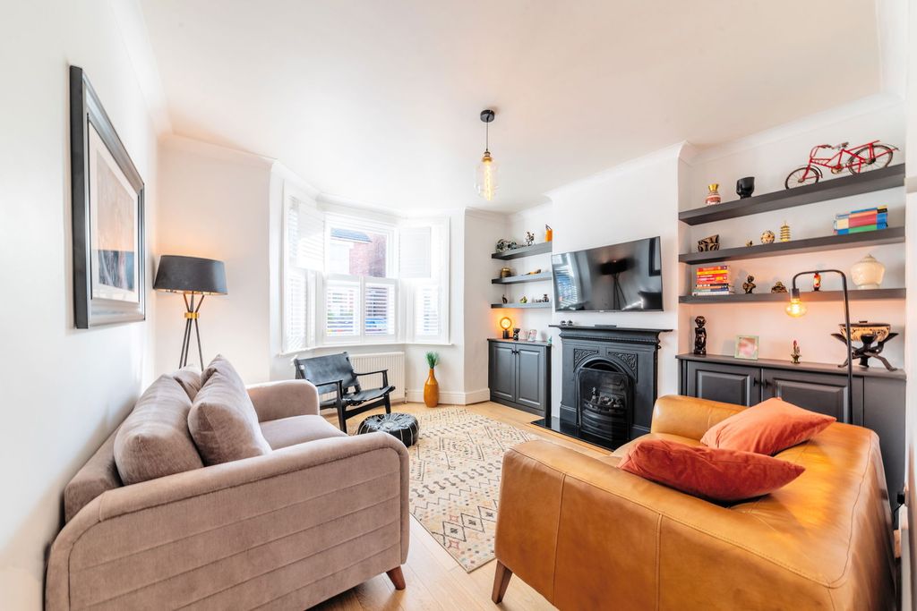 Property photo 2 of 27