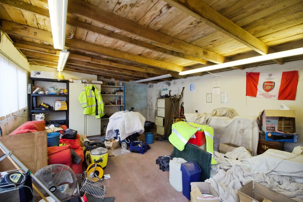 Property photo 3 of 11 Outer House