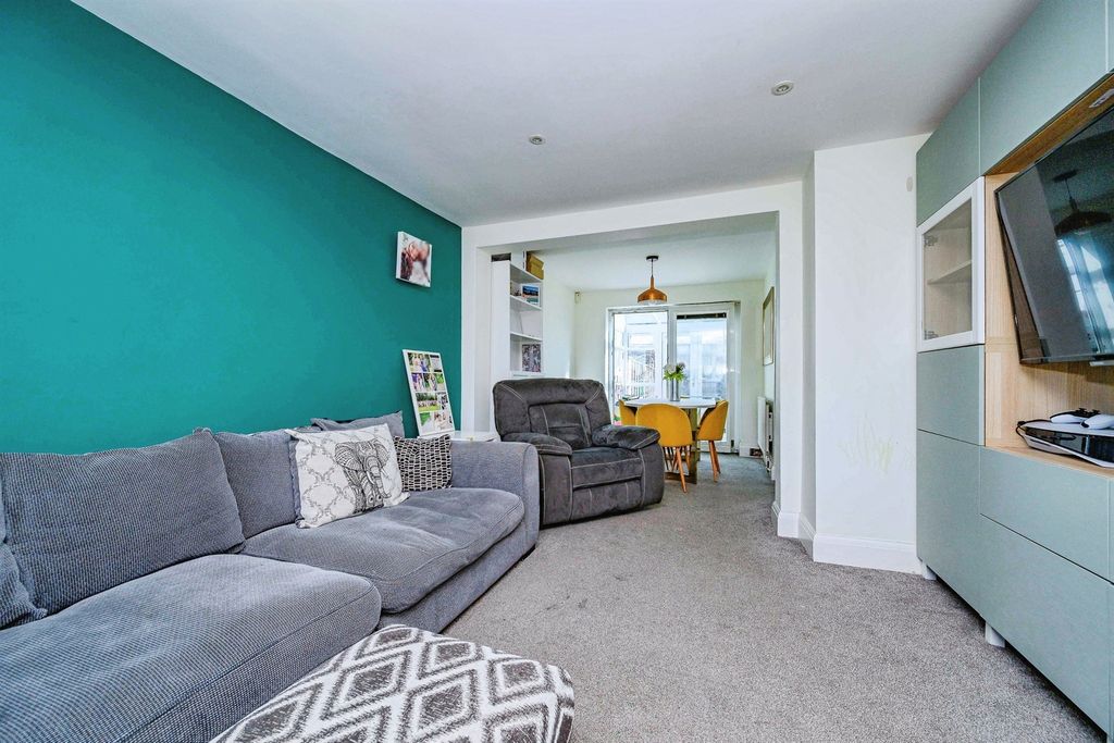 Property photo 3 of 25