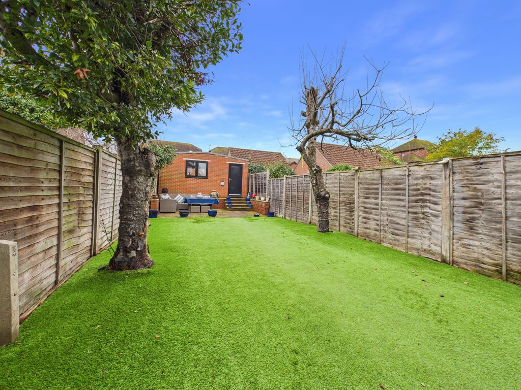 Property photo 3 of 21 Cam01984G0-Pr0539-Still019