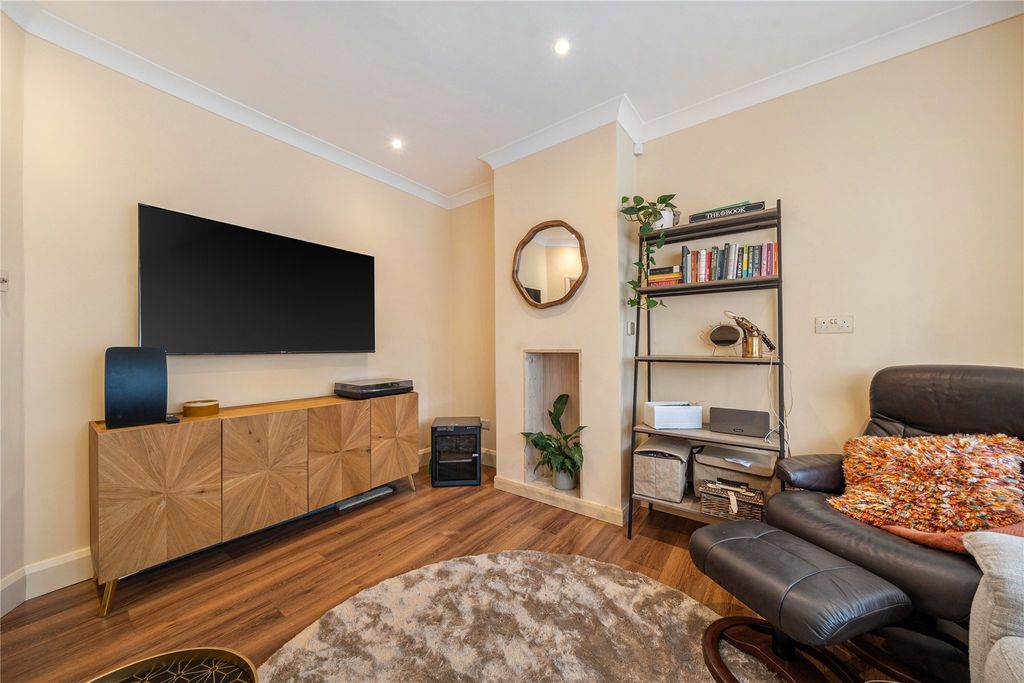 Property photo 2 of 19 Picture No. 08