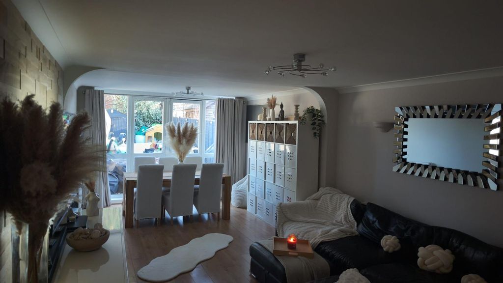 Property photo 3 of 16 E307B419-1E9c-456E-A776-124Ece5A9023_55Ec5610-Abd4