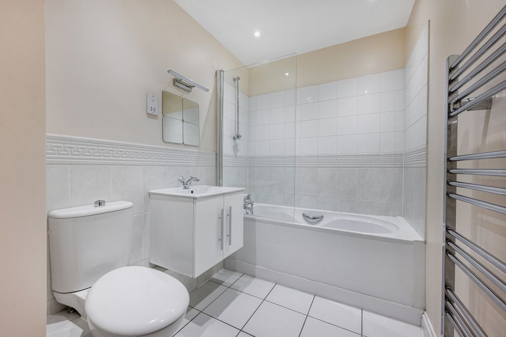 Property photo 2 of 12 Bathroom 1
