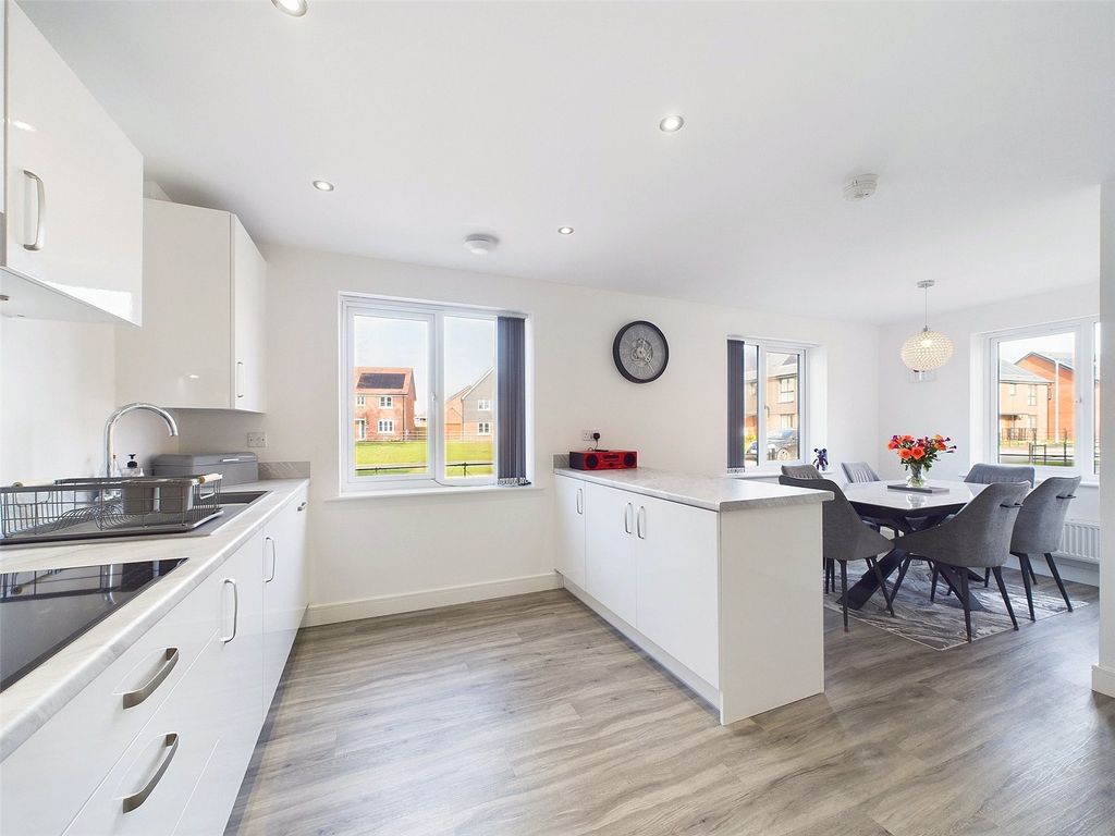 Property photo 2 of 19 Picture No. 23