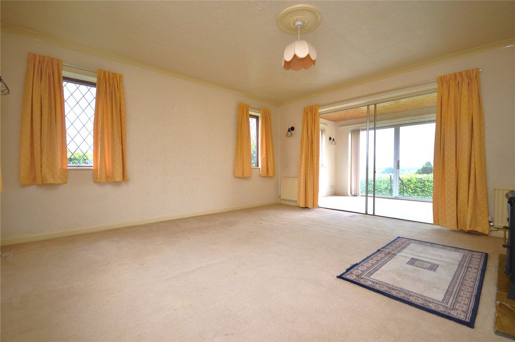 Property photo 3 of 21 Siting Room
