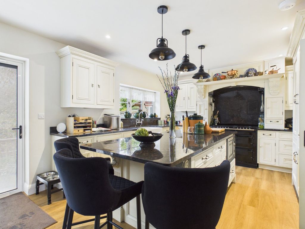 Property photo 2 of 19 Picture No. 10