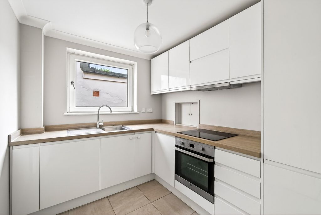 Property photo 2 of 15 5009811
