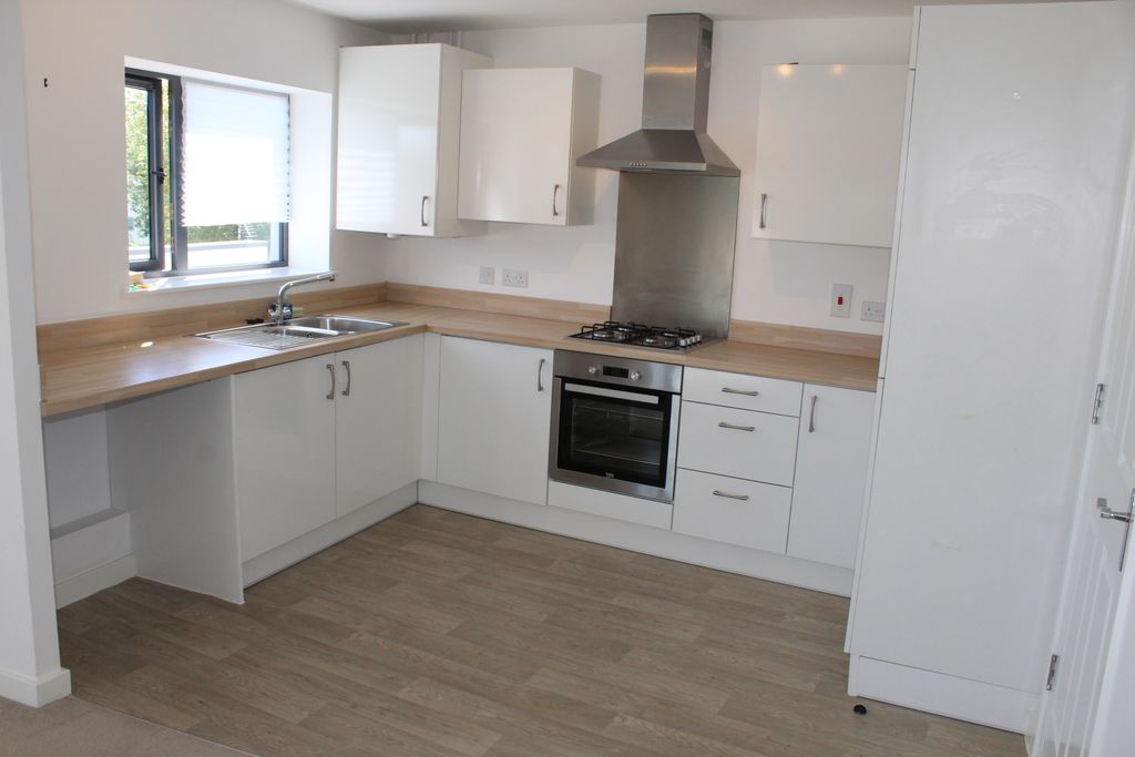 Property photo 3 of 10 Kitchen Area