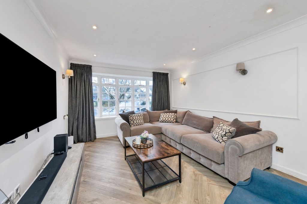 Property photo 3 of 20