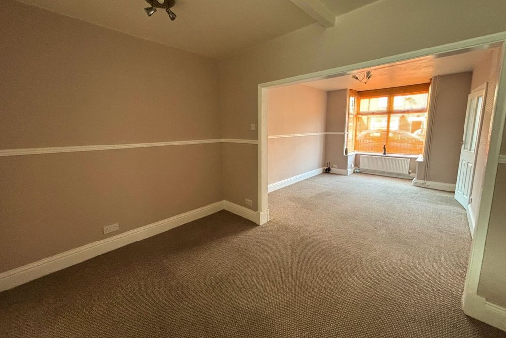 Property photo 3 of 10 Lounge