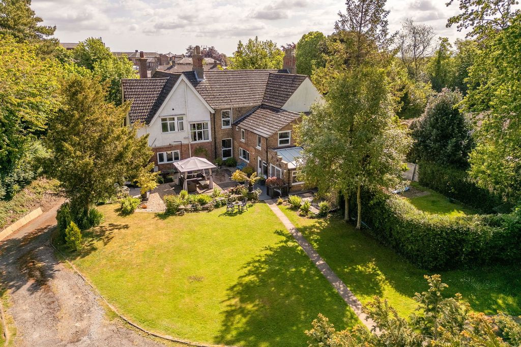 Property photo 2 of 48