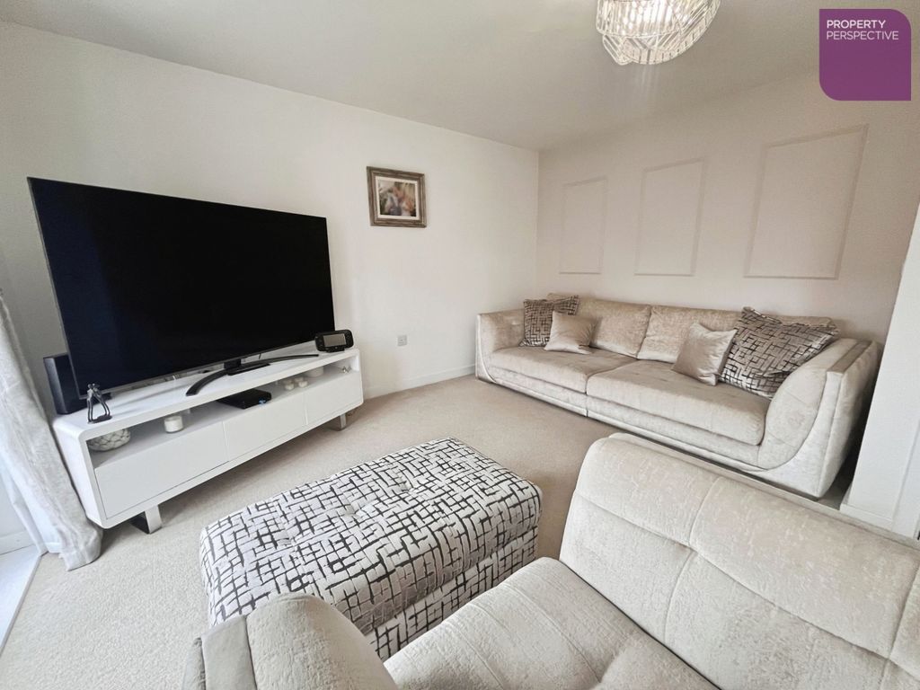 Property photo 2 of 19 Lounge