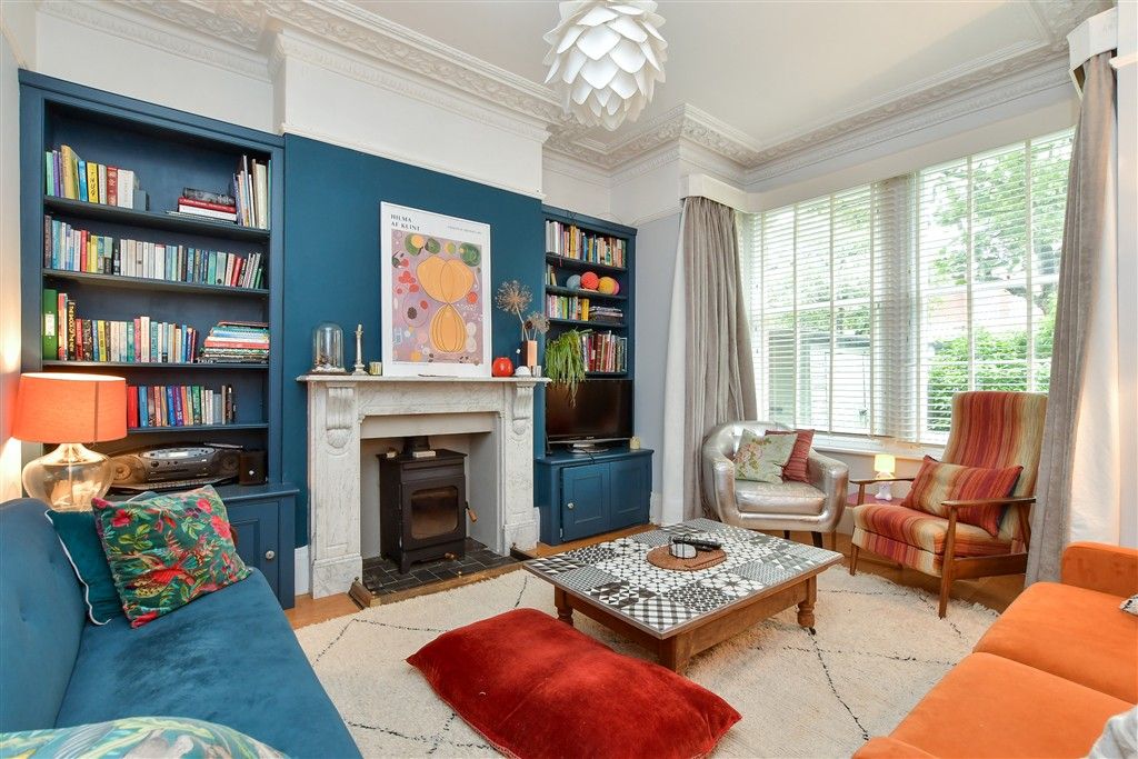 Property photo 3 of 19 Lounge