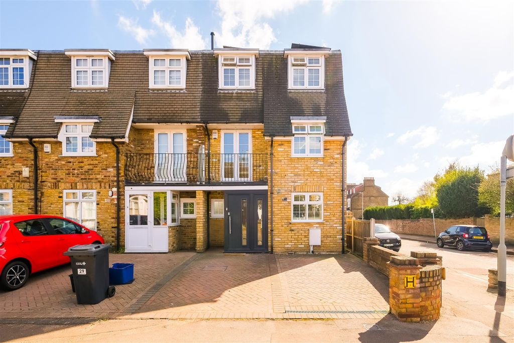 Property photo 1 of 38 29B Cleveland Road_2-2.Jpg