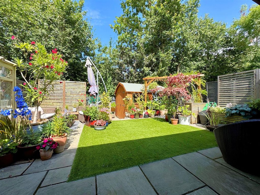 Property photo 2 of 19 Garden 6.Jpg