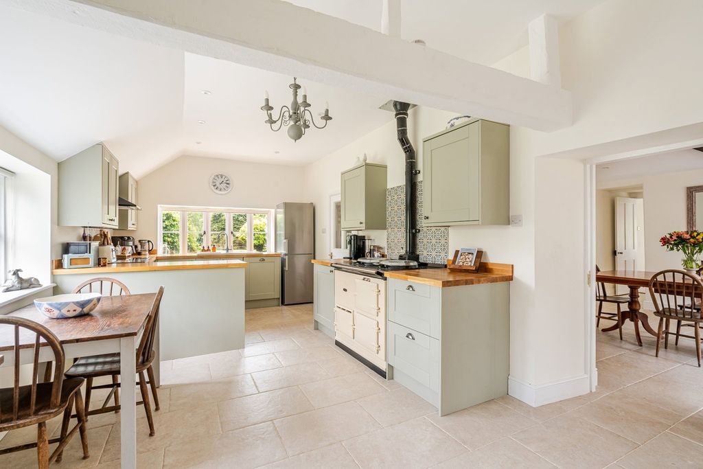 Property photo 2 of 23