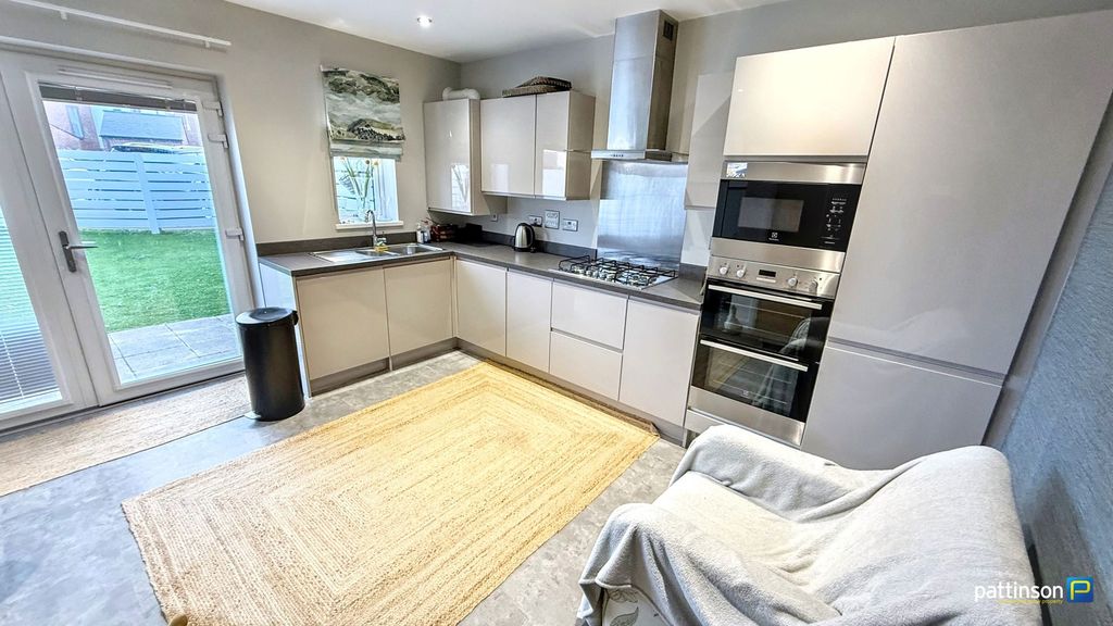 Property photo 2 of 34