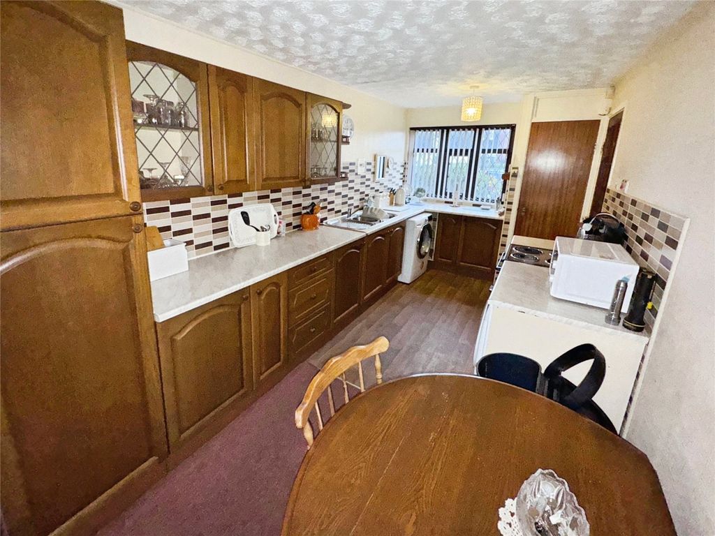 Property photo 2 of 14 Kitchen