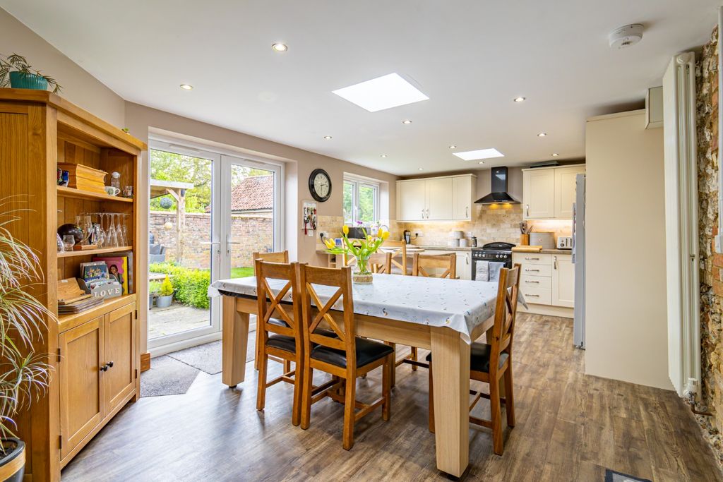 Property photo 3 of 34 4146254