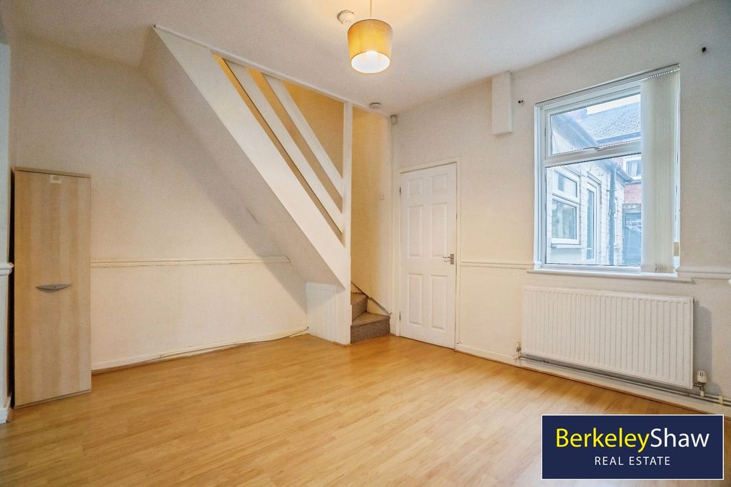 Property photo 3 of 16 Dining Room