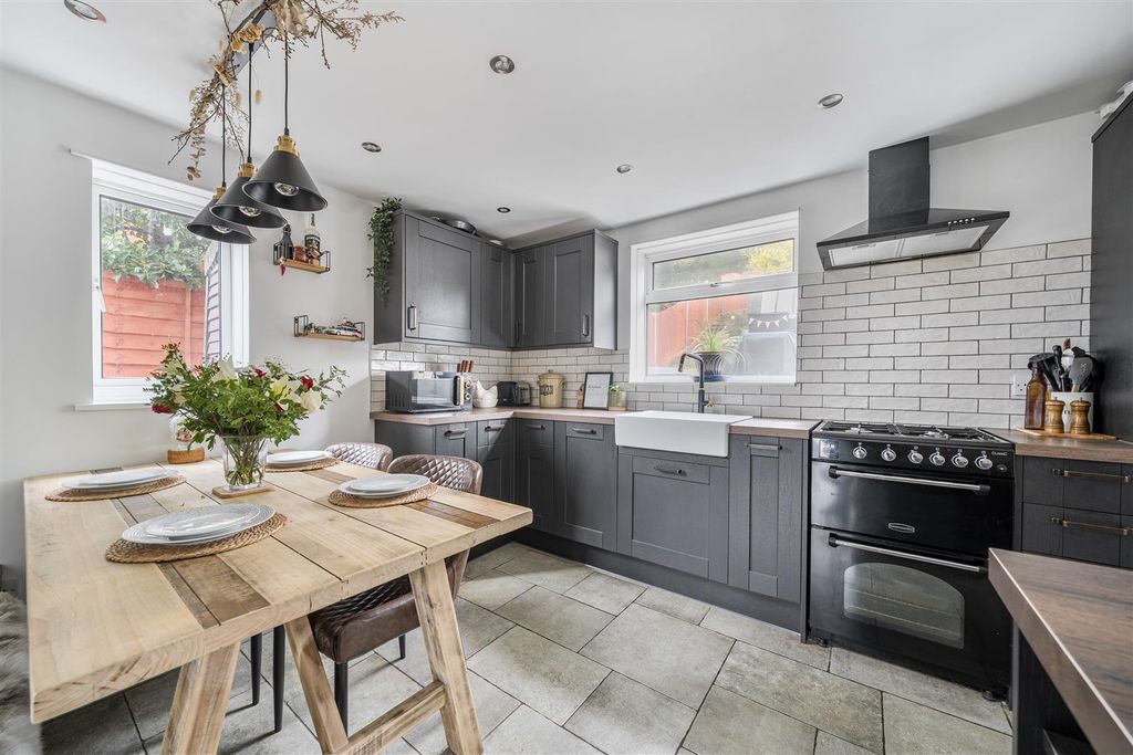 Property photo 3 of 25 1374481-12-69091B93Ec575.Jpg