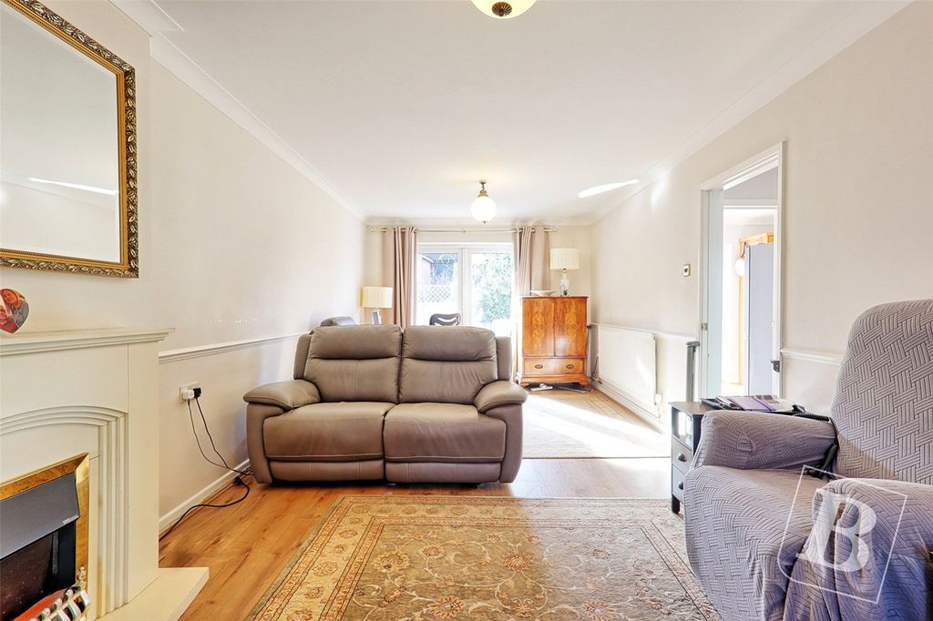 Property photo 3 of 16 Lounge