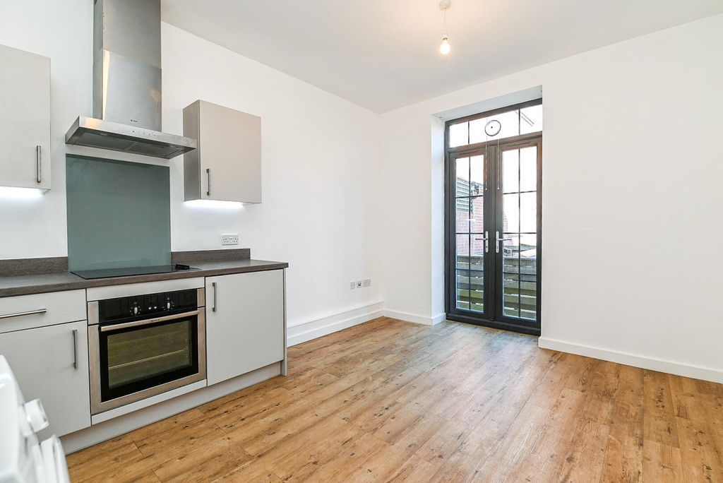 Property photo 3 of 14 Kitchen