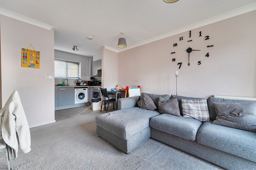 Property photo 3 of 9 Living Area