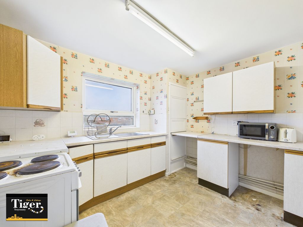 Property photo 3 of 10 Cam03440G0-Pr0512-Still004