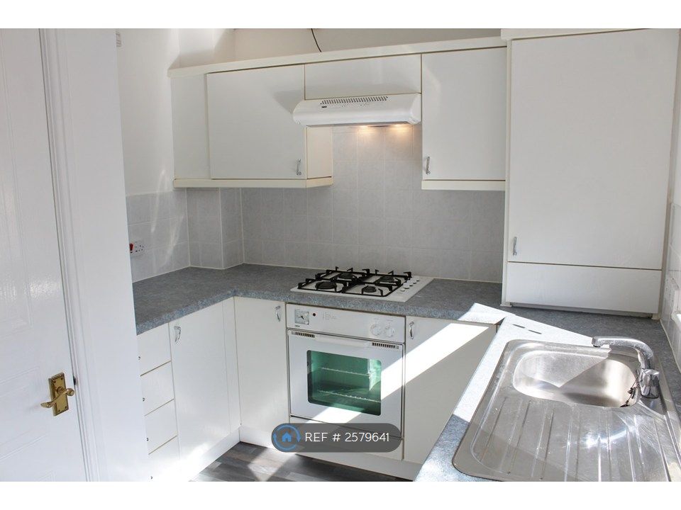 Property photo 3 of 13 Kitchen