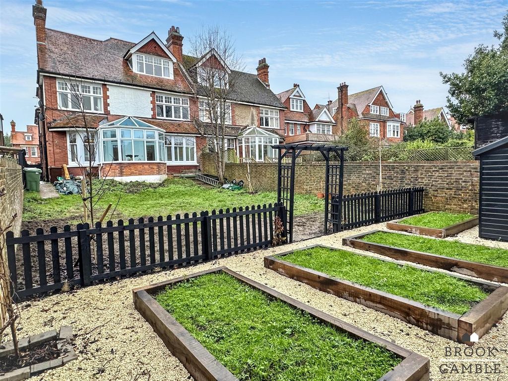 Property photo 2 of 34 01323 438506