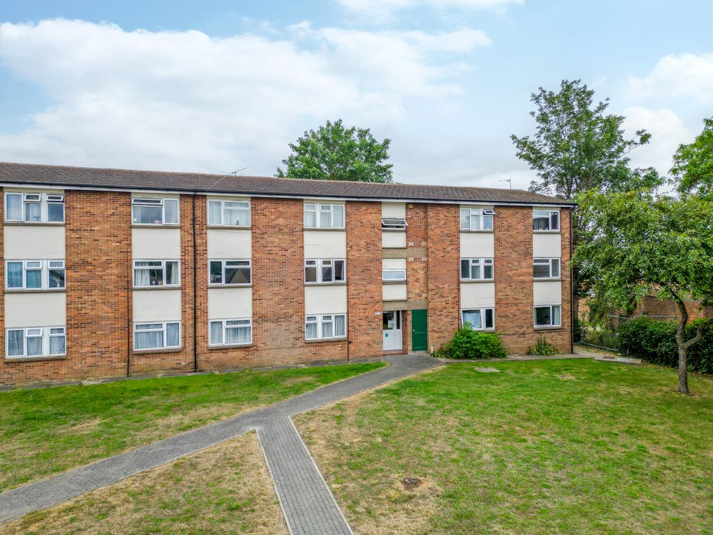 Property photo 1 of 10 Dell Place, Rushden