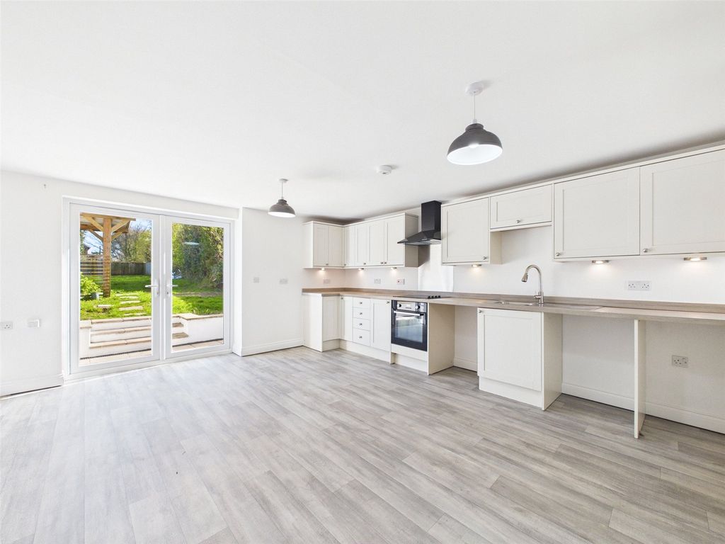 Property photo 2 of 24 Picture No. 39