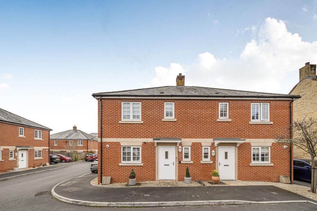 Property photo 1 of 19 Front (Exterior)