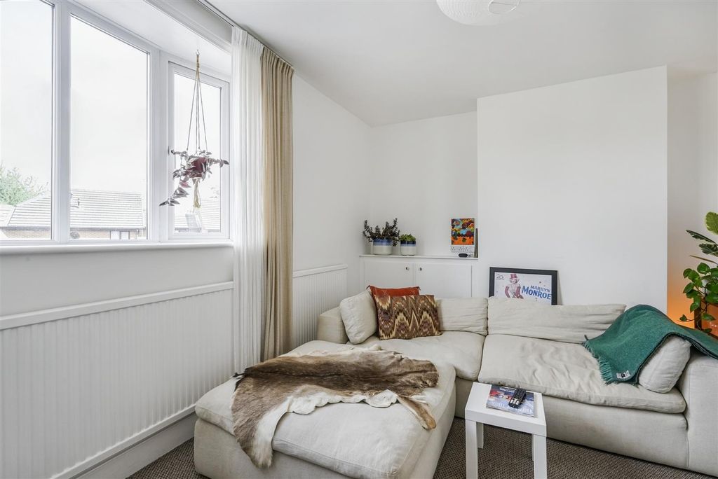 Property photo 2 of 18 Lounge 1_1.Jpeg