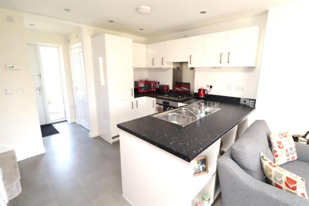 Property photo 2 of 12 Kitchen1.Jpg