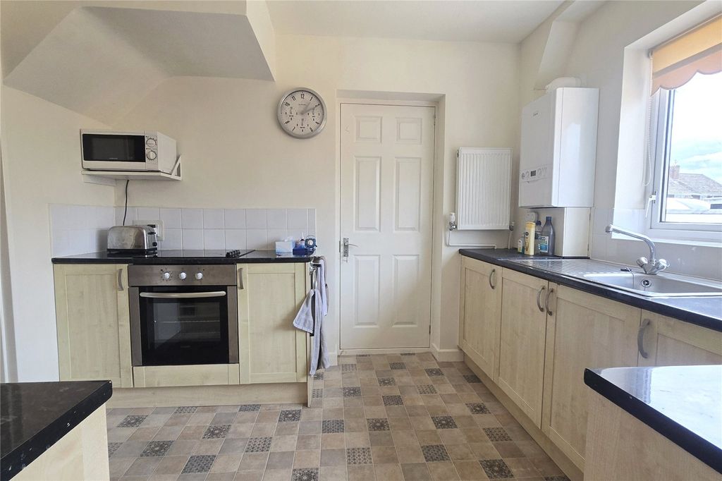 Property photo 3 of 12 Kitchen