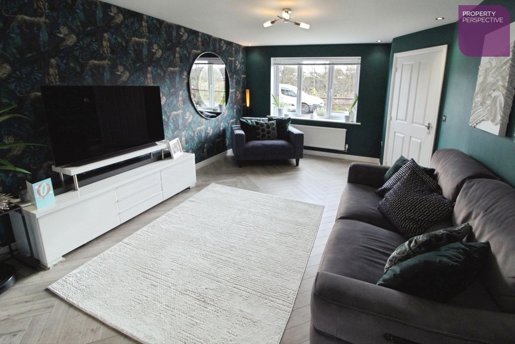 Property photo 2 of 15 Lounge