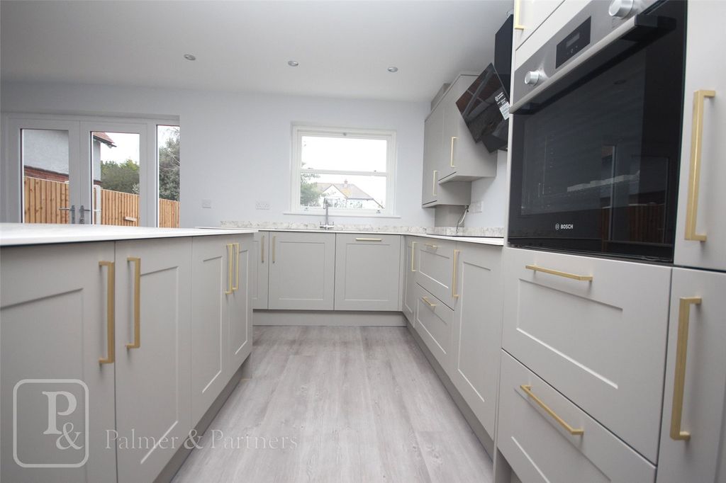 Property photo 2 of 11 Picture No. 28