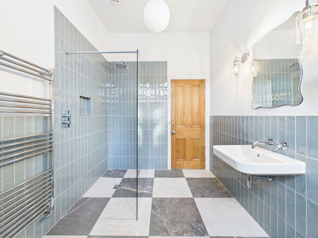 Property photo 2 of 13 Bathroom