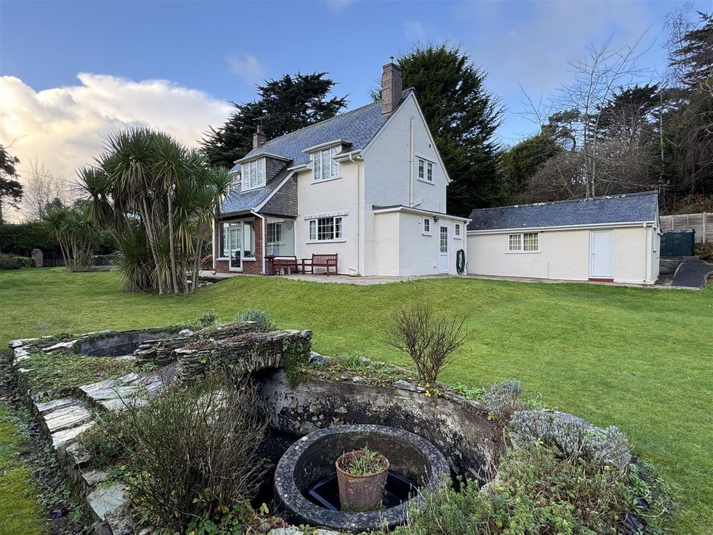 Property photo 2 of 20 House And Gardens