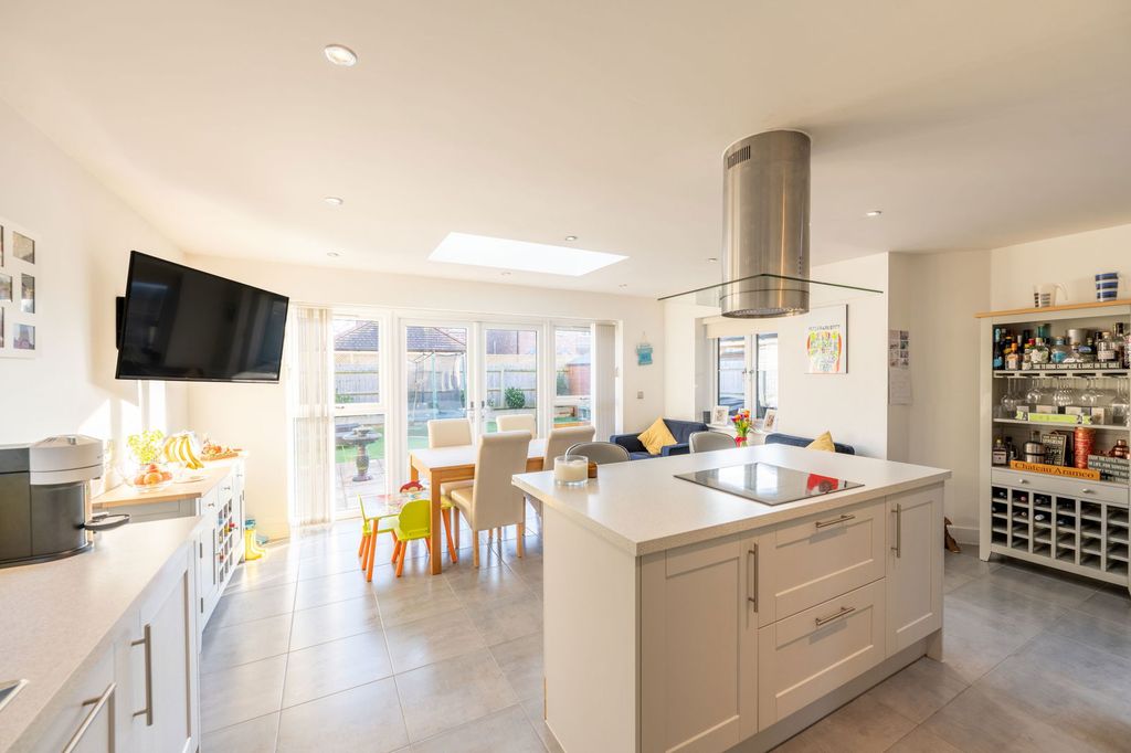 Property photo 2 of 23